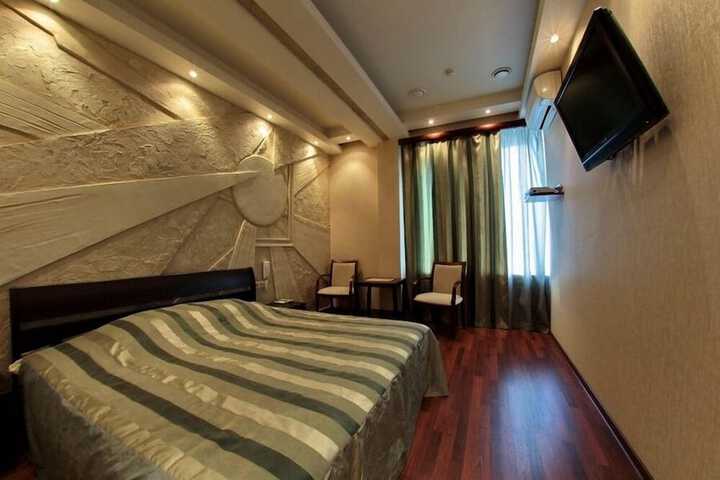 Room 9 of 25