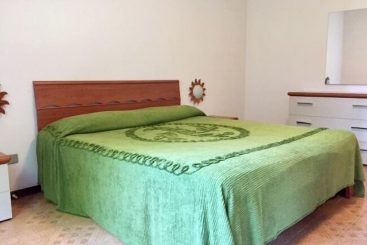 Room 5 of 17
