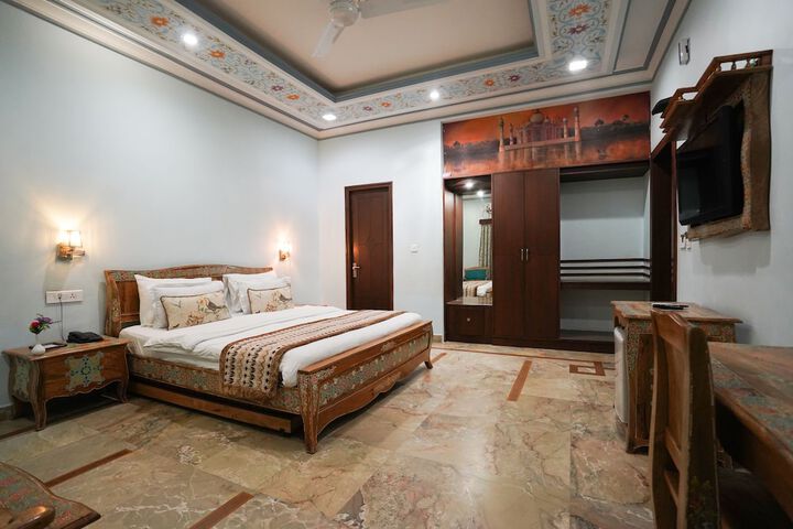Room 15 of 198