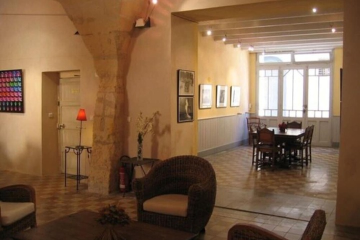 Lounge 121 of 136