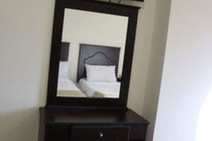 Room 11 of 27