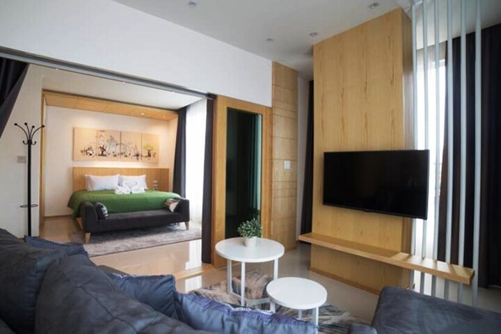 Room 8 of 55