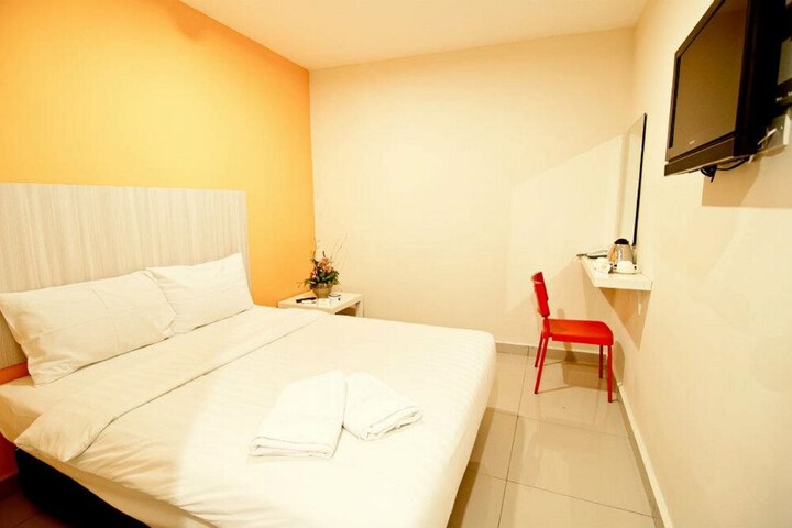 Room 4 of 41