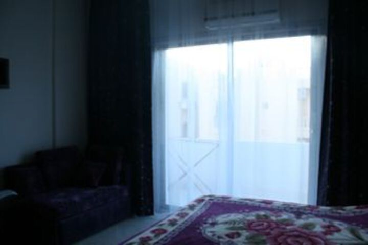 Room 9 of 34