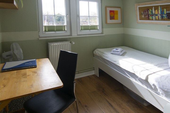 Room 3 of 105