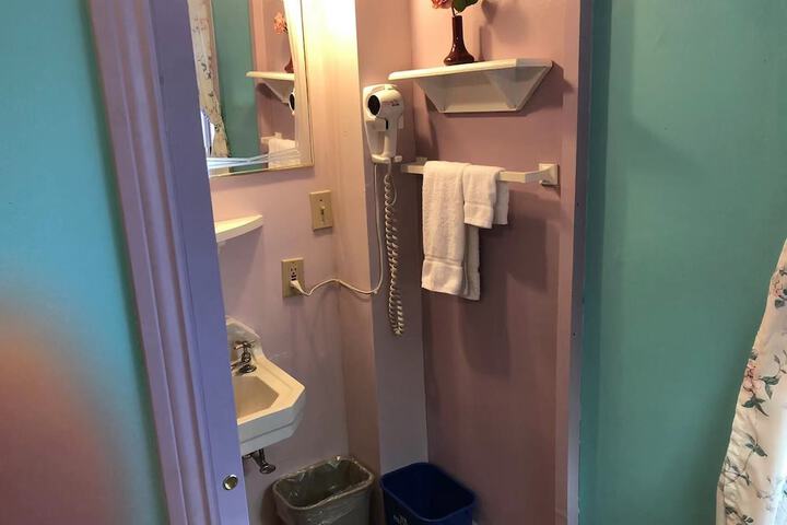 Room 21 of 135