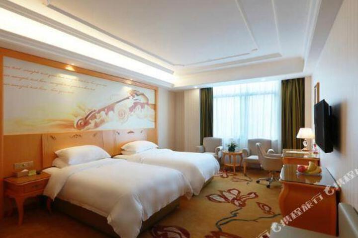 Vienna International Hotel (Fuzhou South Railway Station Lulei Metro Station)