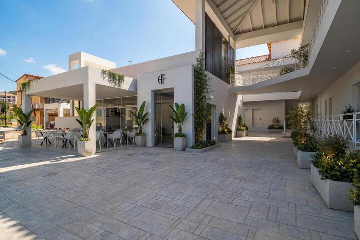 Finikounda Hotel