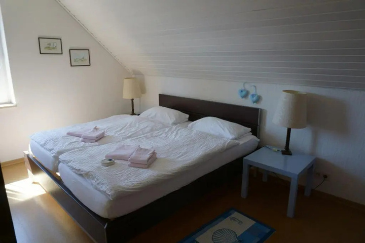 Room 4 of 15