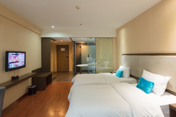 Room 14 of 24