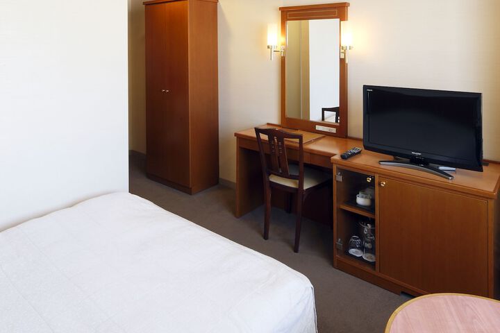 Room 7 of 32