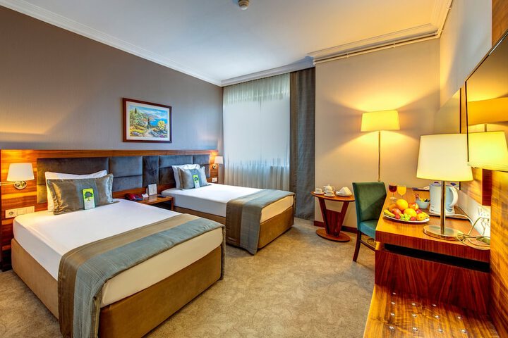 Room 28 of 80