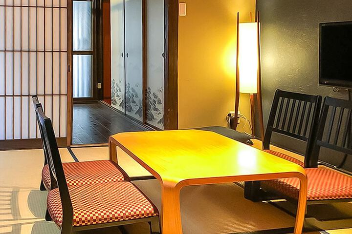Room 10 of 51
