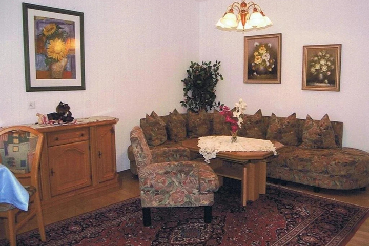 Room 9 of 10