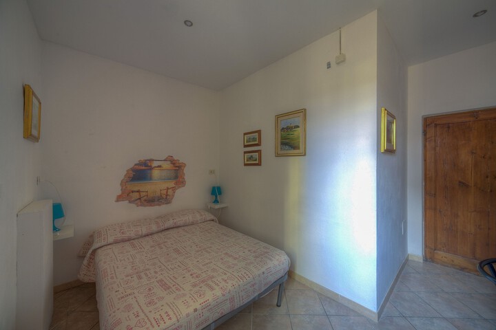 Room 9 of 48