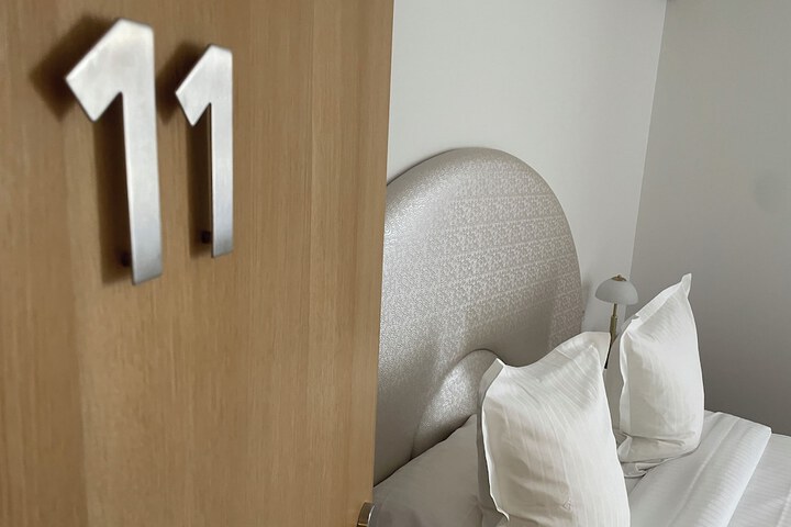 Room 18 of 53