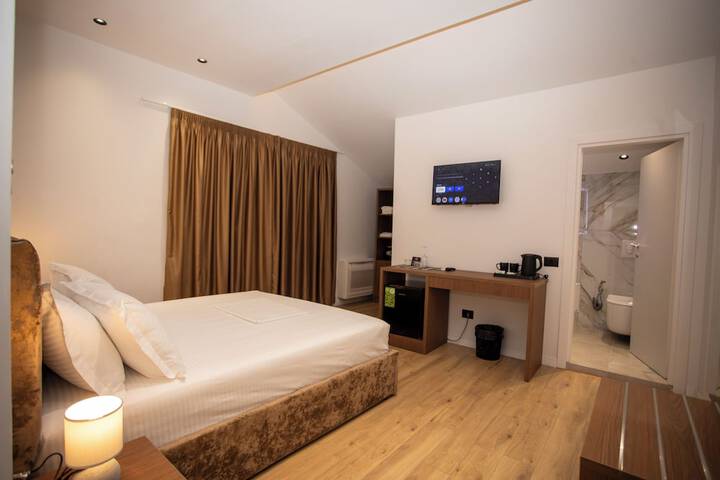 Room 8 of 41