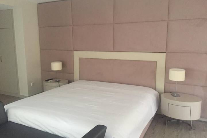 Room 5 of 37
