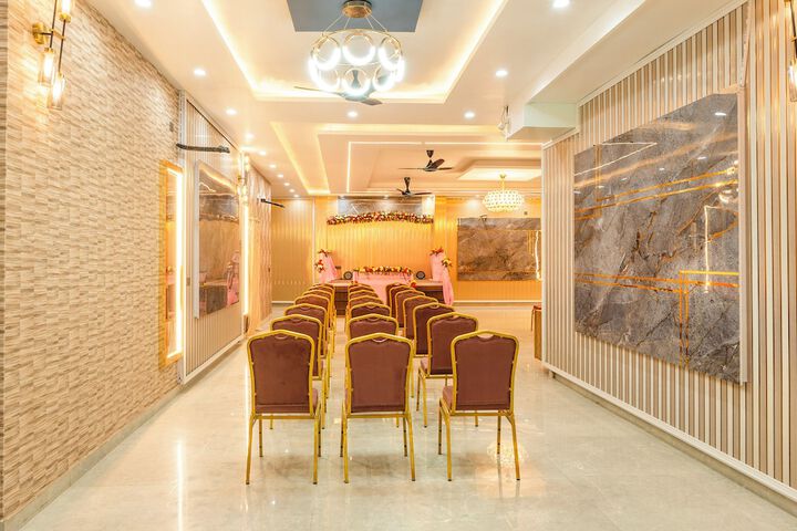 Ballroom/Hall 35 of 46
