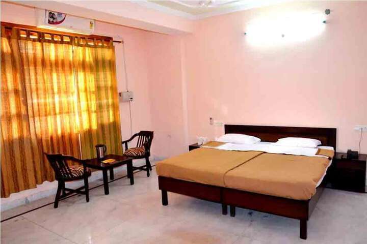 Room 10 of 29