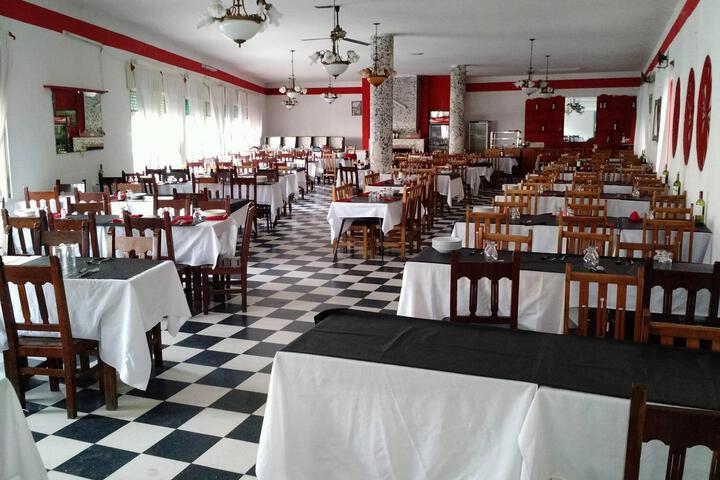 Dining 4 of 19