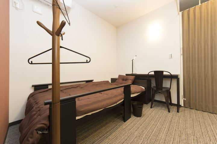 Room 11 of 42