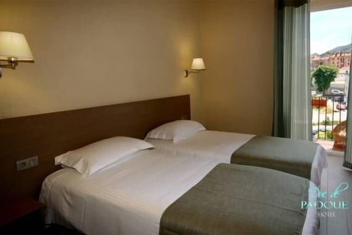 Room 15 of 48