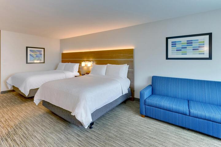 2 Queen Beds (22 of 23)