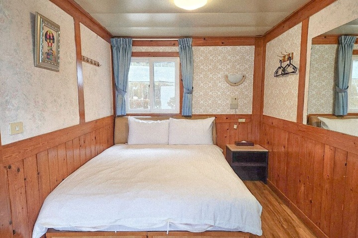 Room 9 of 38