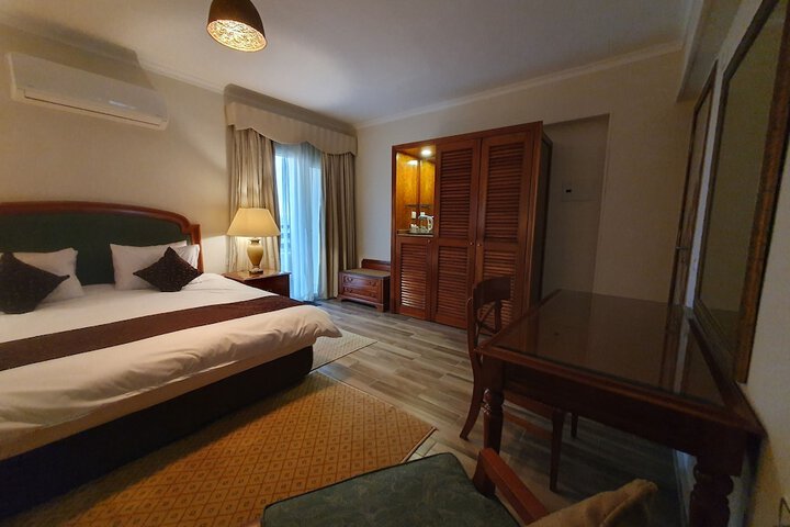 Room 10 of 34