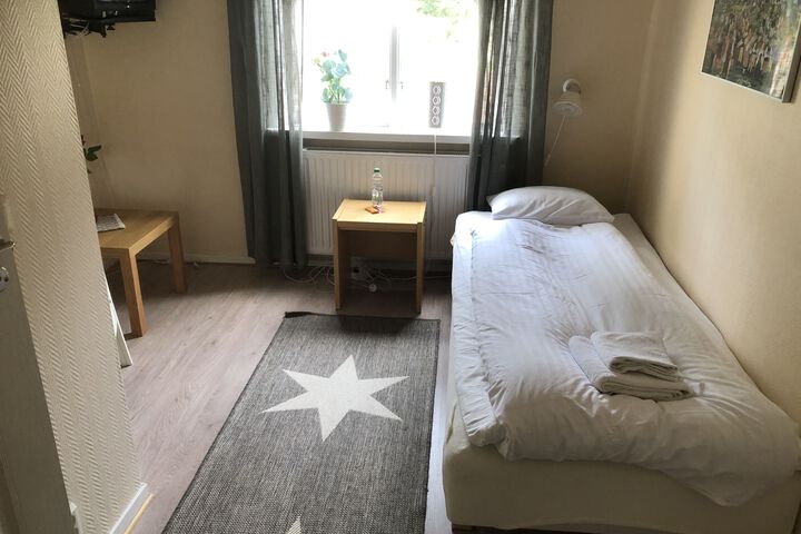 Room 9 of 12