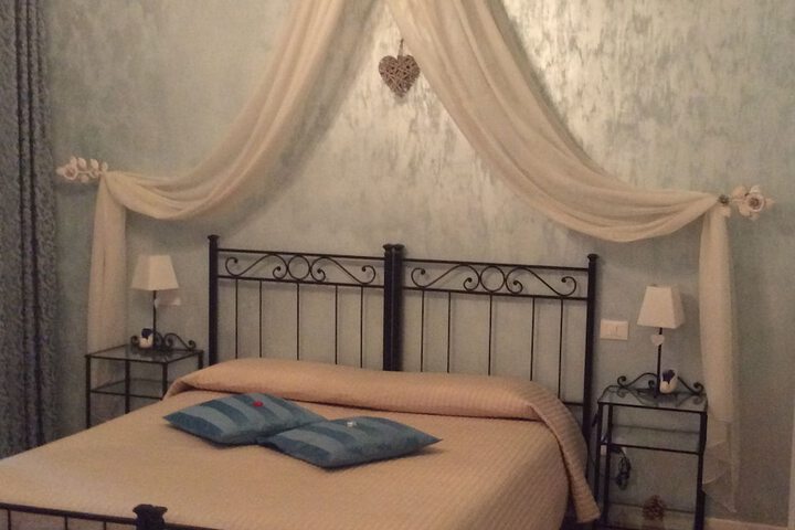 Room 6 of 20