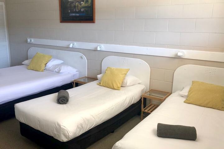 Room 3 of 68