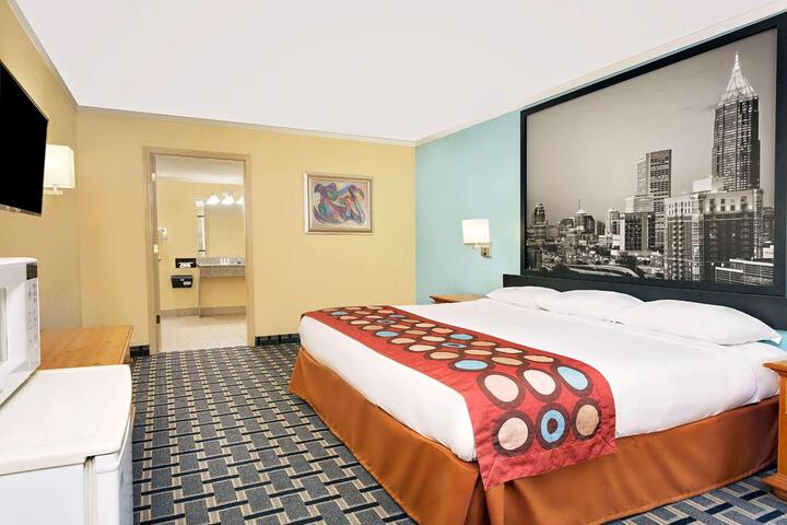 1 King Bed (7 of 10)