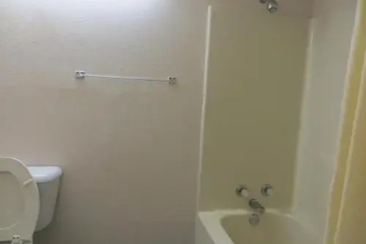 Room 7 of 9
