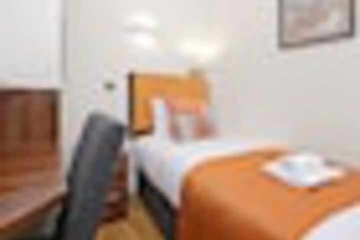 Room 53 of 171
