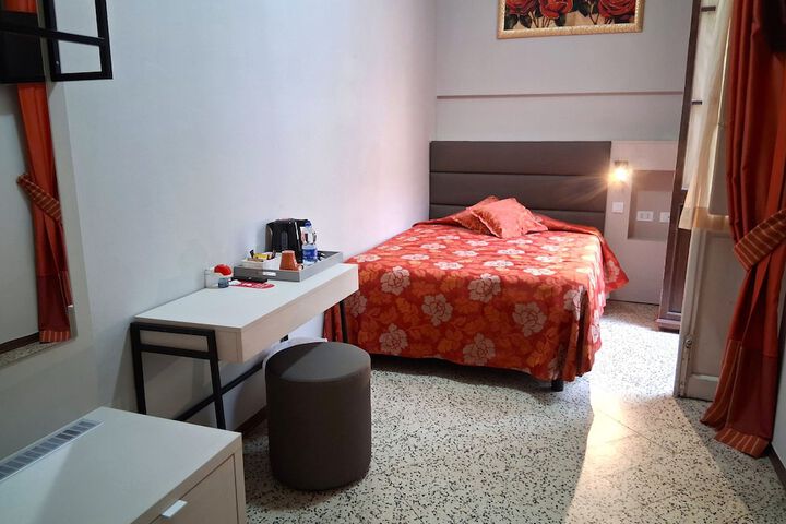 Room 40 of 61