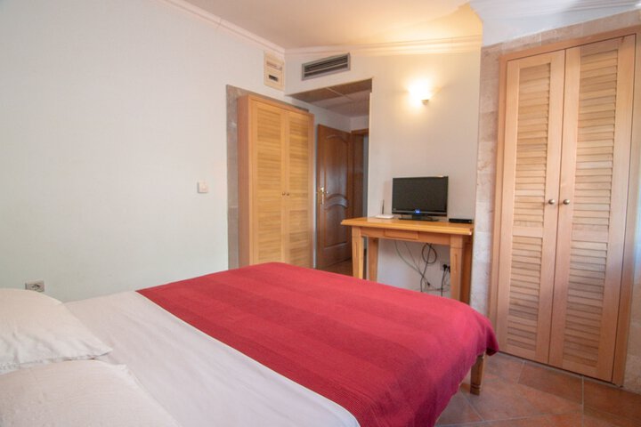 Room 2 of 101