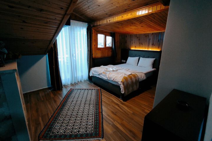 Room 10 of 34