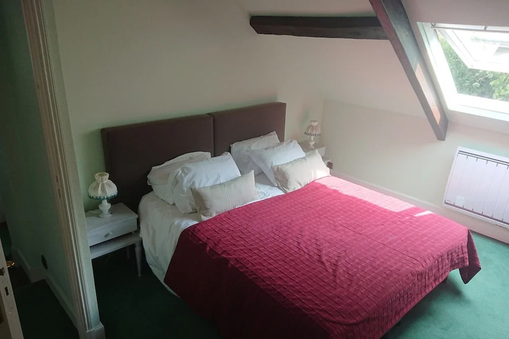 Room 6 of 13