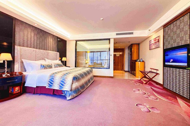 Room 13 of 83