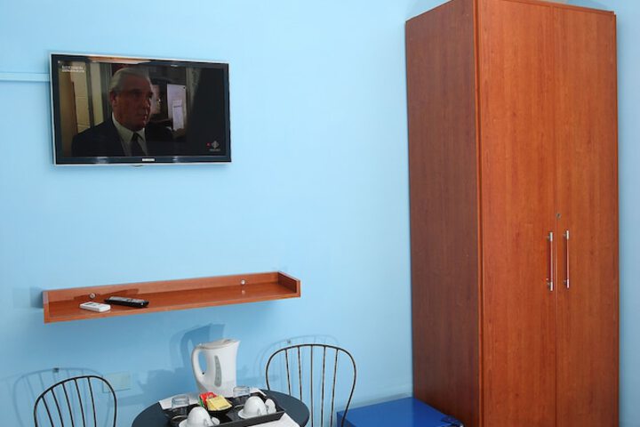 Room 5 of 27