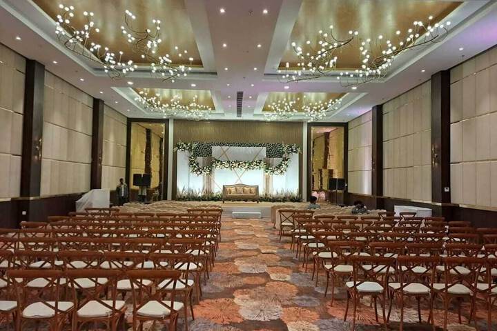 Ballroom/Hall 91 of 115