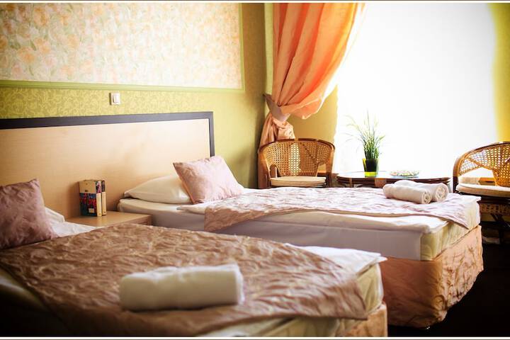Room 7 of 77