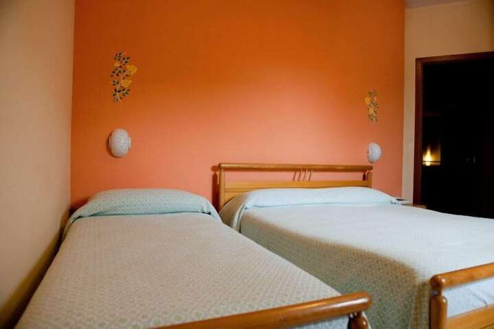 Room 5 of 37