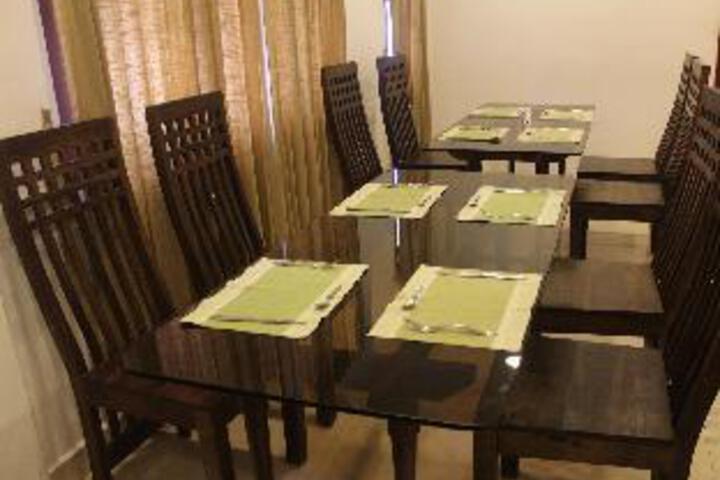 Dining 4 of 17