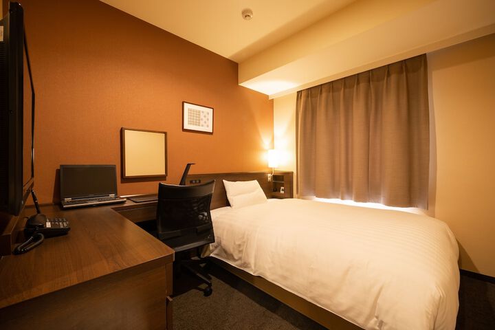 Room 15 of 34