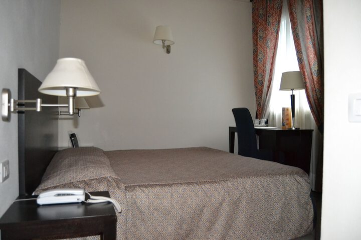 Room 6 of 52