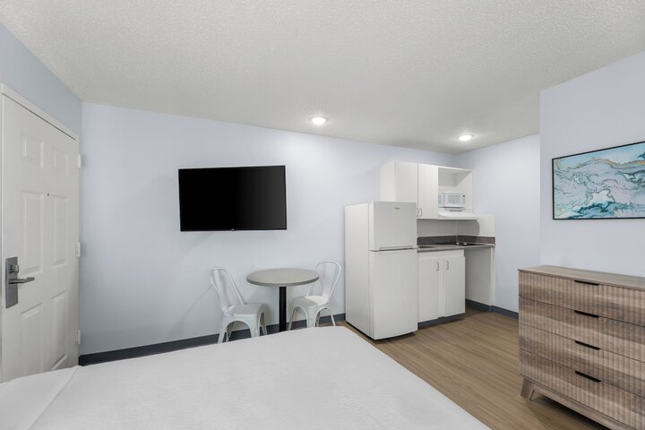 Room 4 of 10