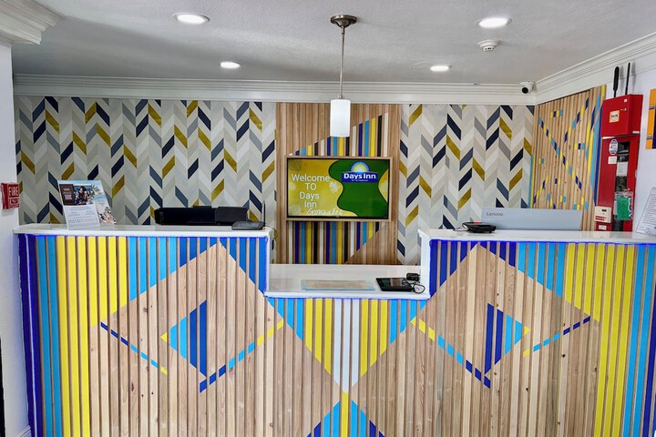 Check-in/check-out kiosk